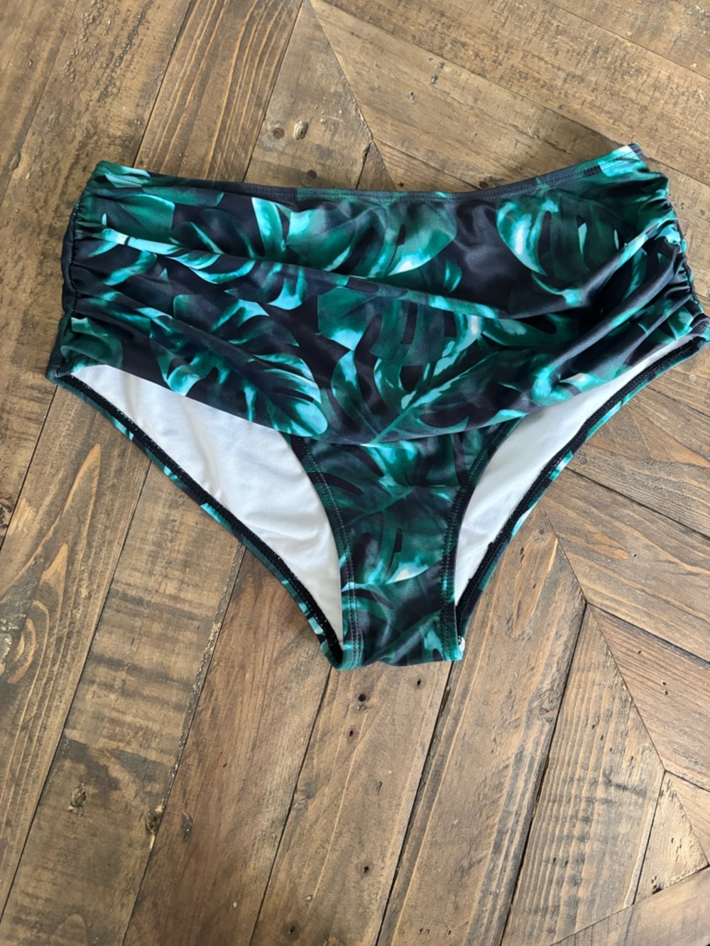 High-Waist Leaf-Print Bikini Bottoms - Green